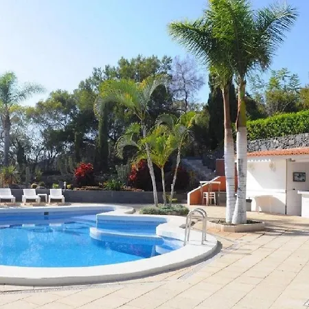Agradable Viila Con Piscina *