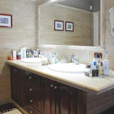 Agradable Viila Con Piscina